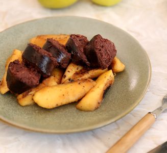 Découvrez 10 recettes incontournables pour recréer la magie d&#8217;un marché de Noël chez vous