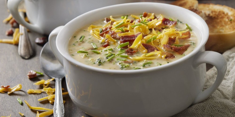 Les recettes incontournables de soupes carnées pour réchauffer vos soirées d’hiver