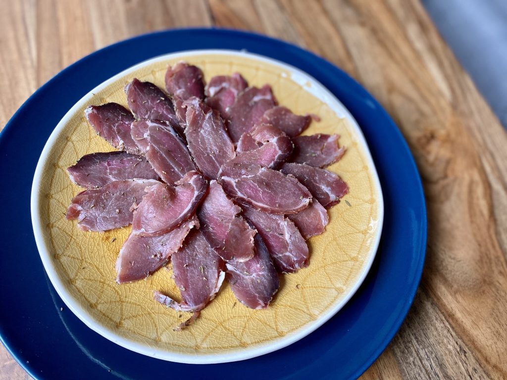 pourquoi mettre du sucre lors de la préparation du filet mignon séché ?