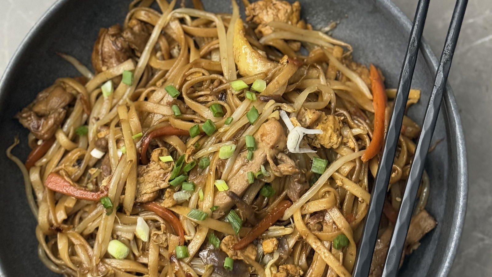 recettes incontournables de nouilles sautées : l&#8217;essence de la cuisine asiatique à savourer sans limite