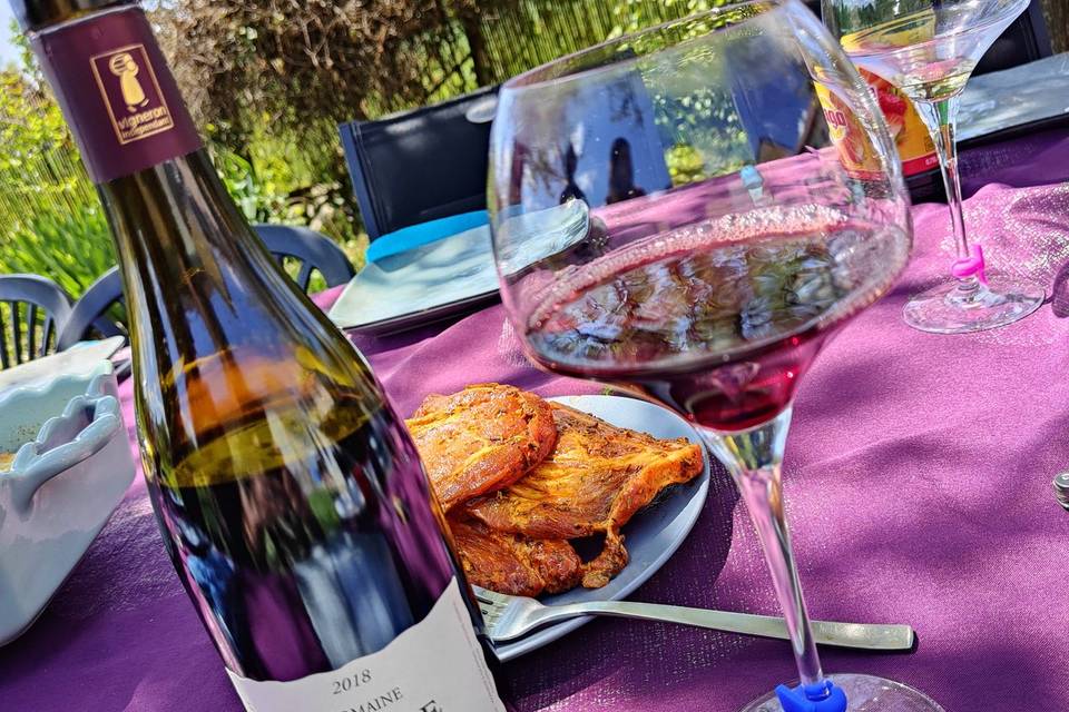 Un sommelier révolutionne les fêtes avec un mariage mets-vins surprenant et raffiné